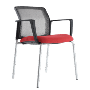 BM 840 silla visitante 4 patas con brazos , respaldo en malla, asiento tapizado en tela